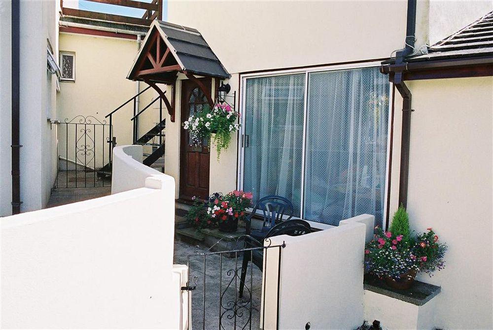Crossways & Sea View Holiday Apartments 토키 외부 사진