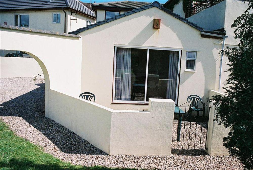 Crossways & Sea View Holiday Apartments 토키 외부 사진
